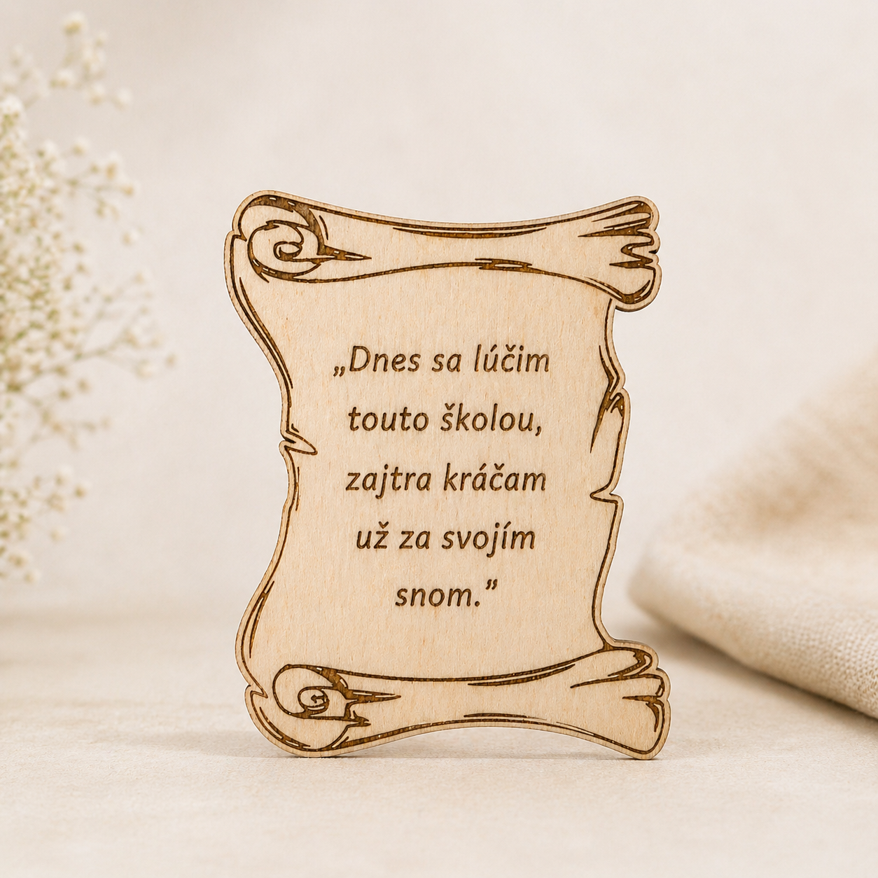 Drevená tabuľka s textom – gravírovaná (6×8 cm)