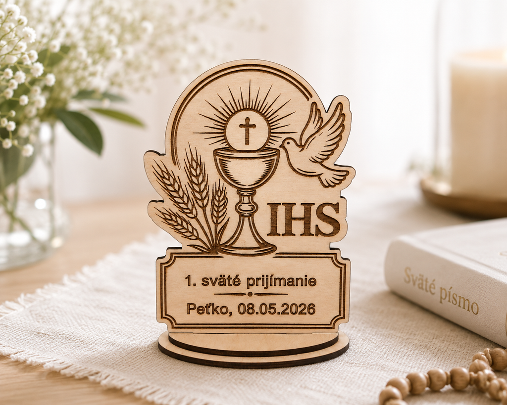 Drevená dekorácia IHS na 1. sväté prijímanie – personalizovaná