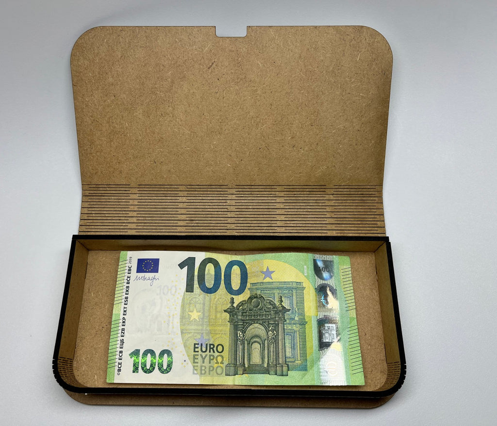 Drevená obálka na peniaze s gravírovaním – personalizovaný darček