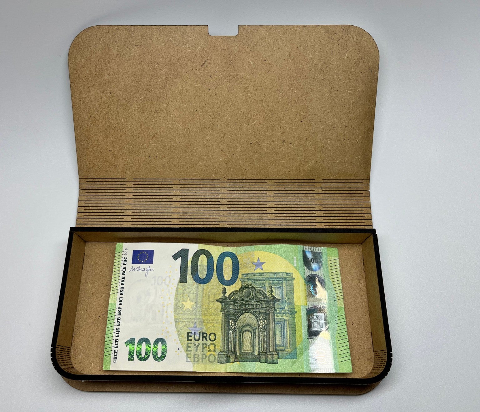 Drevená obálka na peniaze s gravírovaním – personalizovaný darček