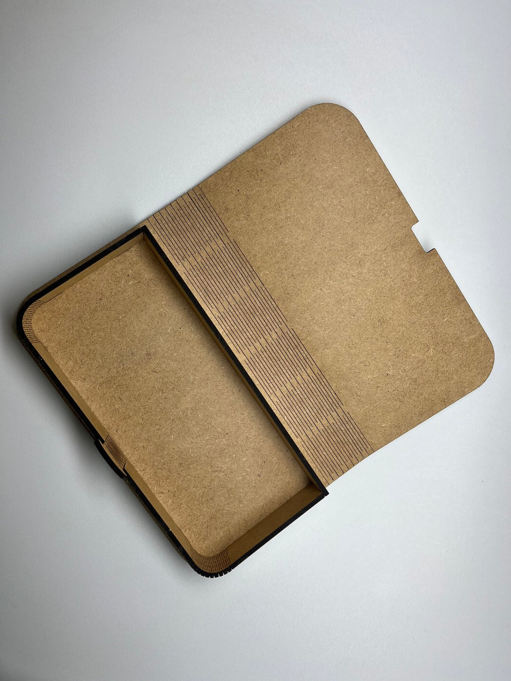Drevená obálka na peniaze s gravírovaním – personalizovaný darček