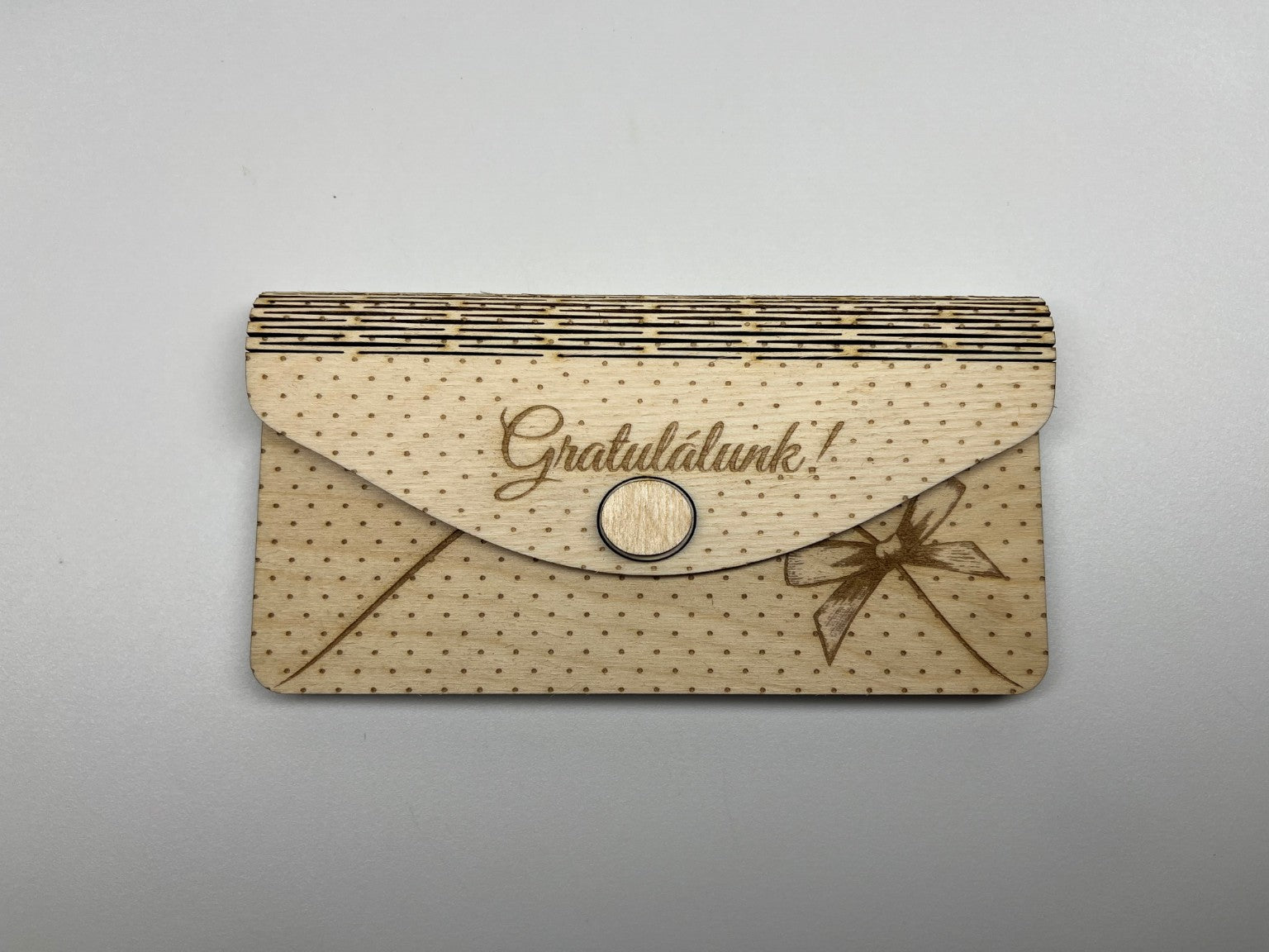 Drevená obálka na peniaze z brezovej preglejky s gravírovaním – personalizovaný darček