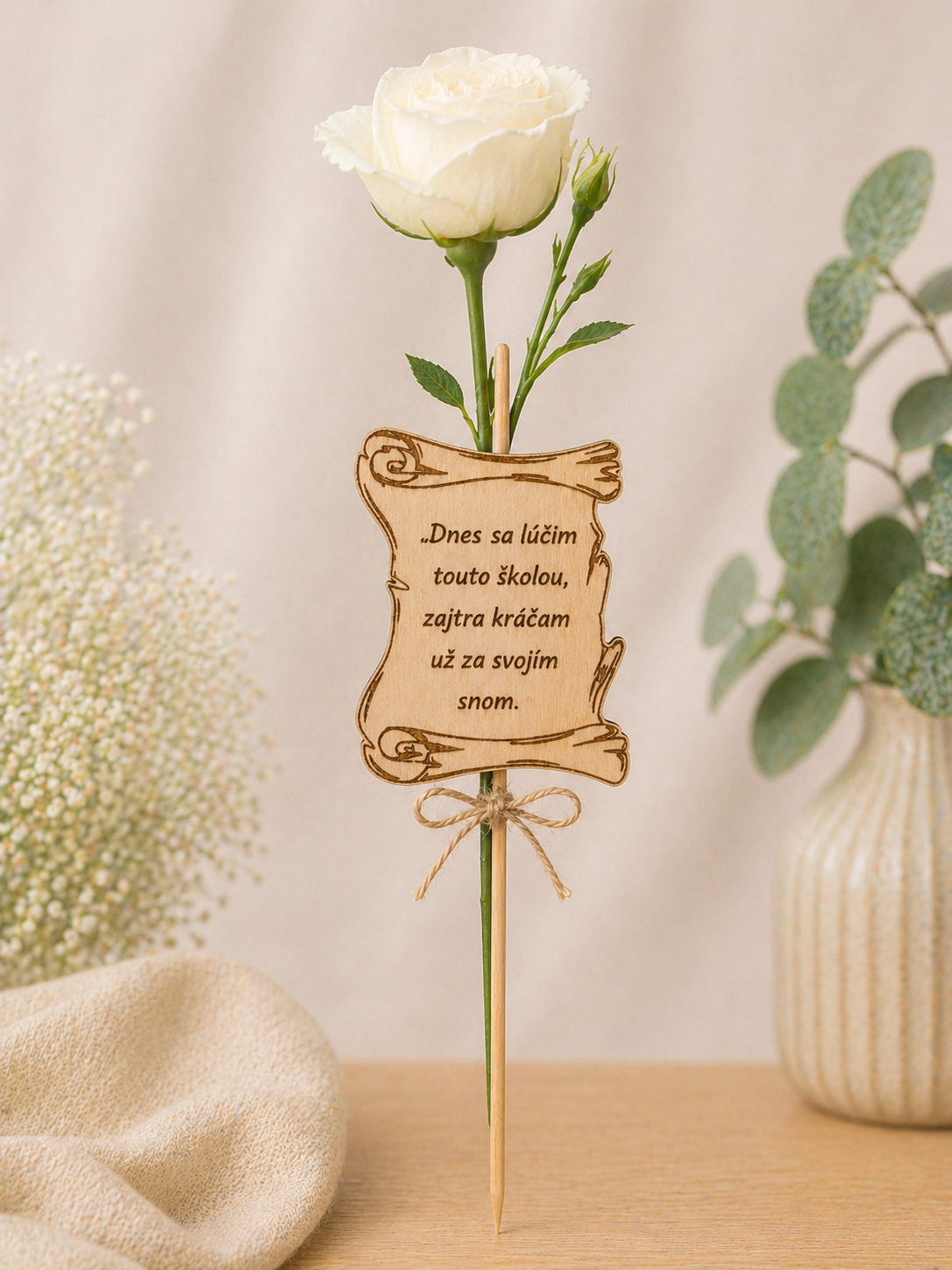 Drevená tabuľka s textom – gravírovaná (6×8 cm)